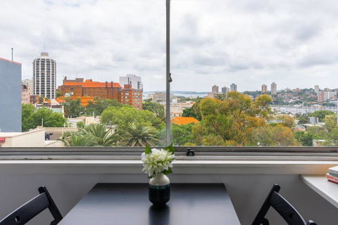 Views To Die For// Studio Rushcutters Bay // Free Parking - Accommodation Bookings 2