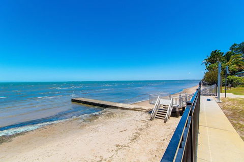 Views, Pool, Air Conditioning - Karoonda Sands Welsby Pde, Bongaree - Accommodation Bookings 3