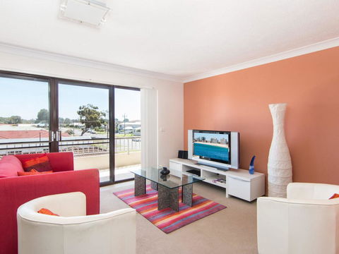 Villa Capri 3, Just A Hop, Skip And Jump To Bowling Club - Accommodation Bookings 0