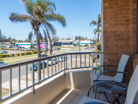 Villa Capri 3, Just A Hop, Skip And Jump To Bowling Club - Accommodation Bookings 3