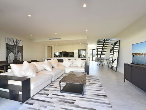 Villa Capri Waterside At Trinity Point - Accommodation Bookings 1