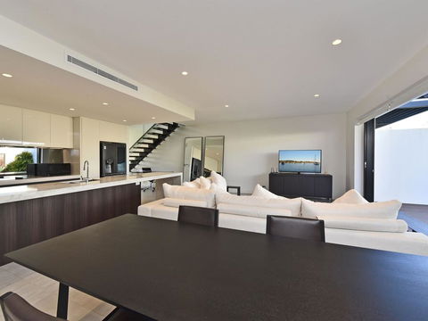 Villa Capri Waterside At Trinity Point - Accommodation Bookings 3