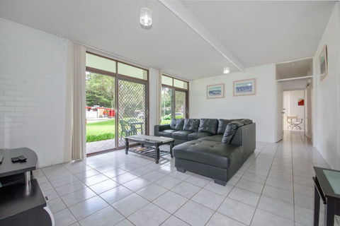 Villa Ellisa, Unit 1/10 Columbia Close - Accommodation Bookings 2