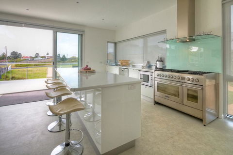 Villa Moyne - Located In A Quiet Cul De Sac And Designed For Beach Families - Accommodation Bookings 1