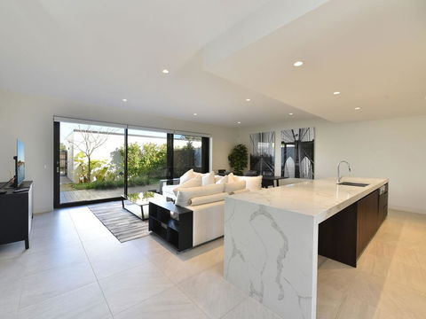 Villa Positano Waterside At Trinity Point - Accommodation Bookings 3