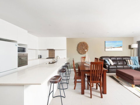 Villa Serene @ Fingal Bay - Accommodation Bookings 2