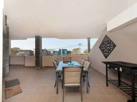 Villa Serene @ Fingal Bay - Accommodation Bookings 3