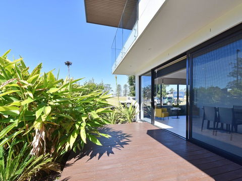 Villa Sorrento Waterside At Trinity Point - Accommodation Bookings 2