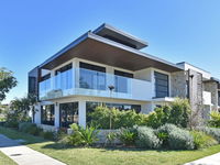 Villa Sorrento Waterside at Trinity Point