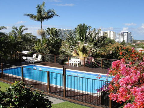 Villa With Views & Pool - Accommodation Bookings 0