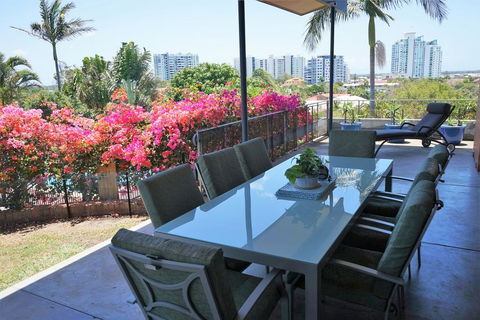 Villa With Views & Pool - Accommodation Bookings 2