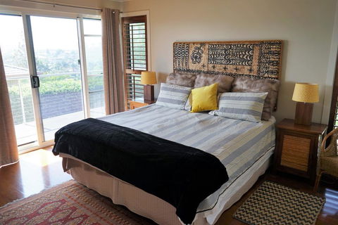 Villa With Views & Pool - Accommodation Bookings 3
