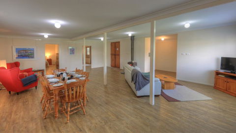 Village Stays Coldstream Gallery Bungalow - Accommodation Bookings 0