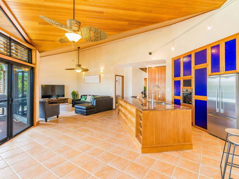 Vista Del Mare - 81 Witonga Drive Yamba Family Home On Water. - Accommodation Bookings 3