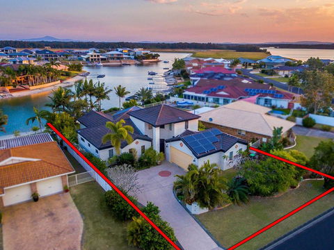 Vista Del Mare - 81 Witonga Drive Yamba Family Home On Water. - Accommodation Bookings 2