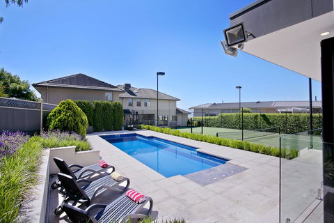 Vue De La Mer Luxury Family Retreat With Tennis Court, Pool, Spa, Water Views - Accommodation Bookings 0
