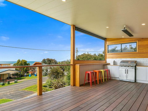 Waikiki Views - Accommodation Bookings 3