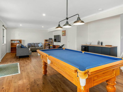 Waikiki Views - Accommodation Bookings 1