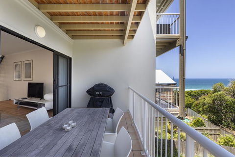 Wake Up To Ocean Views In Stylish Comfort - Accommodation Bookings 3