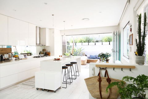 Walk To Beach From This Stylish Bronte Oasis W AC, Wifi And Free Parking - Accommodation Bookings 1