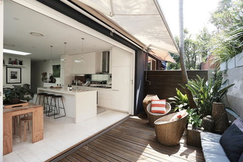 Walk To Beach From This Stylish Bronte Oasis W AC, Wifi And Free Parking - Accommodation Bookings 0
