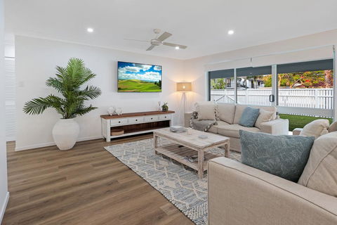 Walk To Hastings Street, Noosa Sound - Accommodation Bookings 3