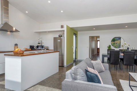 Walk To Salamanca, Queens Cottage LUX 3bdm Queens Cottage - Accommodation Bookings 1