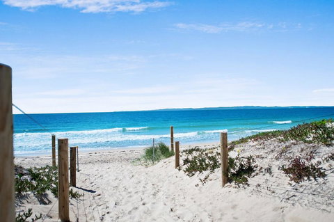 Walk To Surf Beach, Club And Shops - Sands Court Boyd St, Woorim - Accommodation Bookings 2