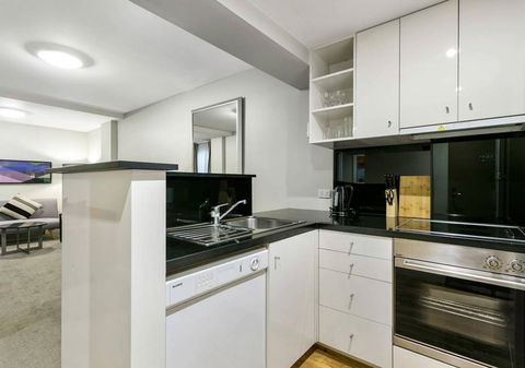 Walk To The MCG, The Tan, Botanic Gardens & Train - Accommodation Bookings 1