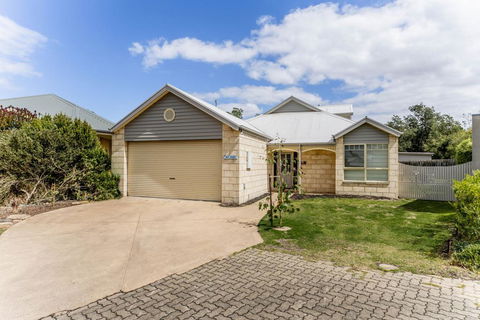 WALKIN' ON SUNSHINE - Accommodation Bookings 0