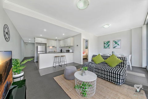 WARRICK FRAM 3 BEDS APT FREE PARKING WALK TO WESTFIELD CLOSE TO HOSPITAL NWF003 - Accommodation Bookings 0