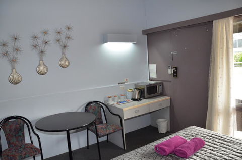 Warwick Motor Inn - Accommodation Bookings 3