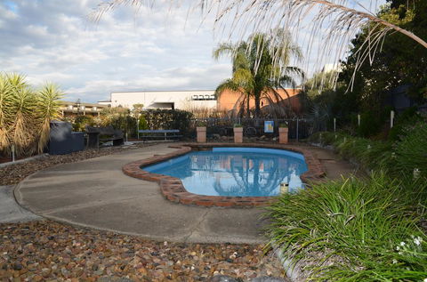 Warwick Motor Inn - Accommodation Bookings 1