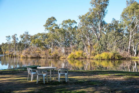 Water's Edge Bundalong - Accommodation Bookings 2