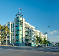 Waterfront Yarra St by Gold Star Stays