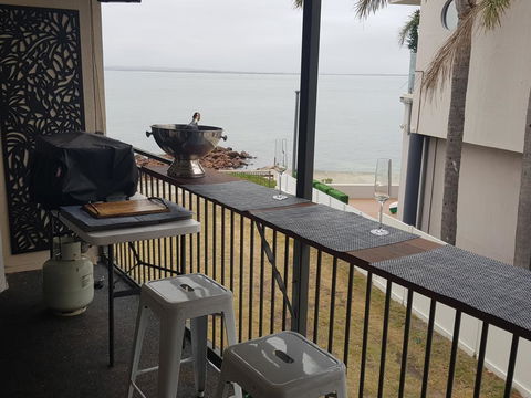 Waterfront 2 Bed Luxury Apartment In Corlette, Port Stephens - Sleeps 4 - Accommodation Bookings 3