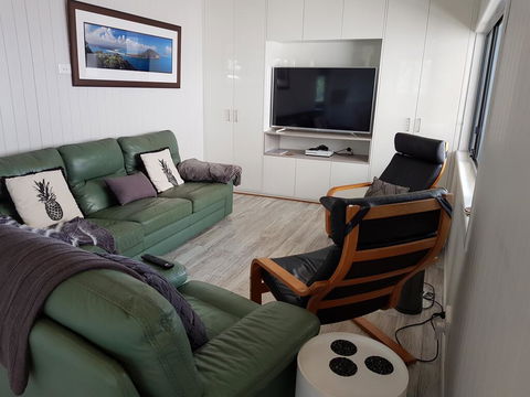 Waterfront 2 Bed Luxury Apartment In Corlette, Port Stephens - Sleeps 4 - Accommodation Bookings 1