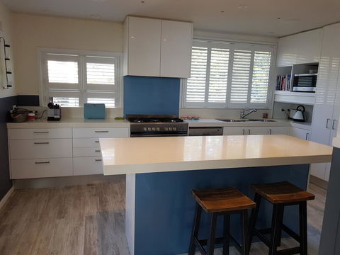 Waterfront 2 Bed Luxury Apartment In Corlette, Port Stephens - Sleeps 4 - Accommodation Bookings 0