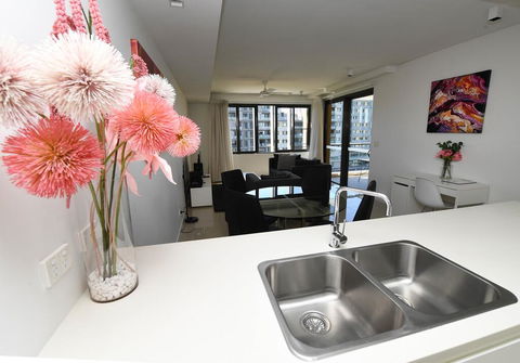 WATERFRONT DARWIN TROPICAL DELIGHT - Accommodation Bookings 0
