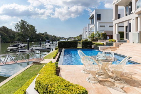 Waterfront Home / Amazing Place To Be - Accommodation Bookings 0