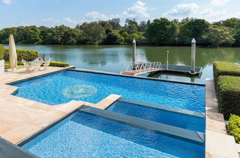 Waterfront Home / Amazing Place To Be - Accommodation Bookings 3