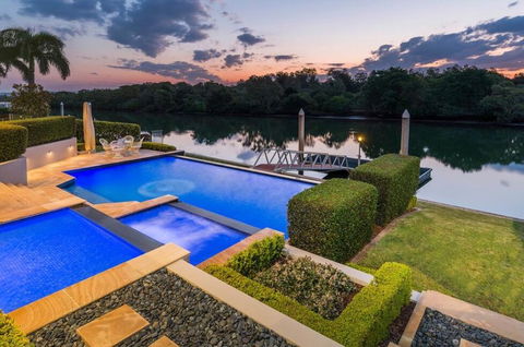 Waterfront Home / Amazing Place To Be - Accommodation Bookings 1