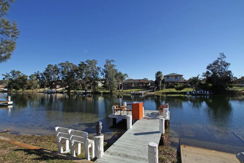 Waterfront On Sandpiper - Accommodation Bookings 1