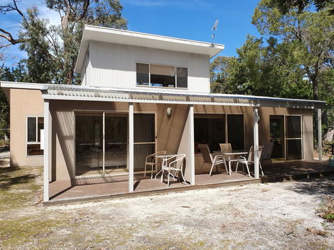 Waterfront Retreat At Wattle Point - Accommodation Bookings 1