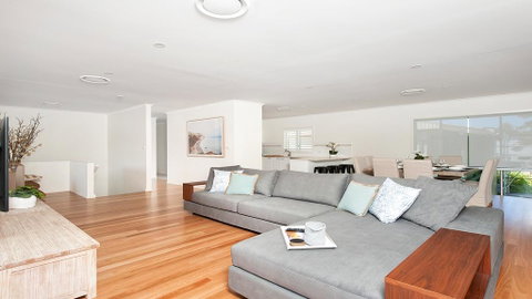 Waterfront Serenity - Luxury Home With Grand Views - Accommodation Bookings 1