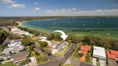 Waterfront Serenity - Luxury Home With Grand Views - Accommodation Bookings 0