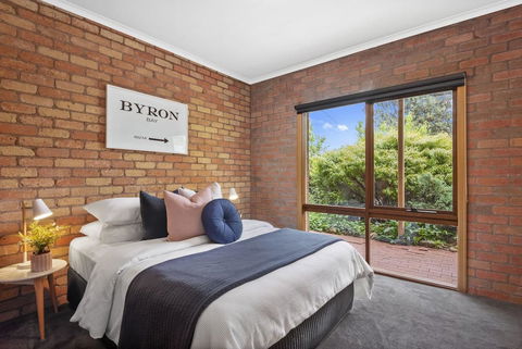 The Perfect Zone- SLEEPS 12 - Accommodation Bookings 13
