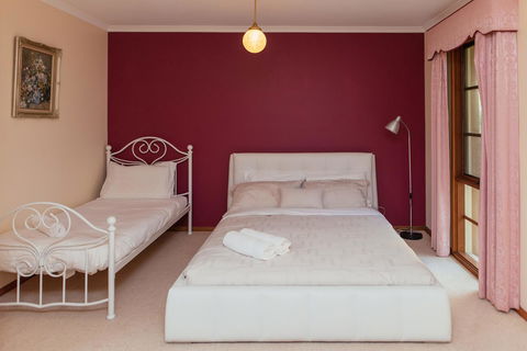 The Dan - Accommodation Bookings 7