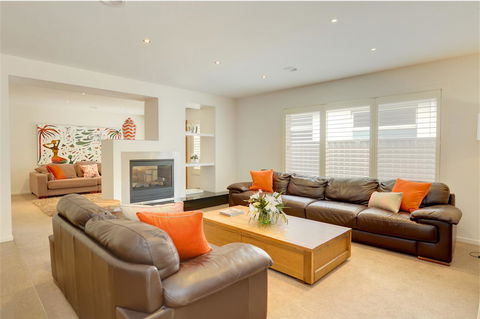 Newington Lakehouse - Accommodation Bookings 13