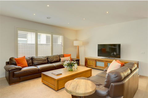 Newington Lakehouse - Accommodation Bookings 9